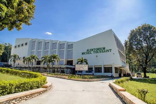 UNAH Campus Pathway